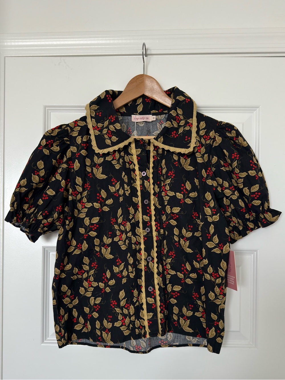 Ivy City Co Sophia Blouse Holly Berry Medium Black Button Short Sleeve Cotton - Picture 1 of 5